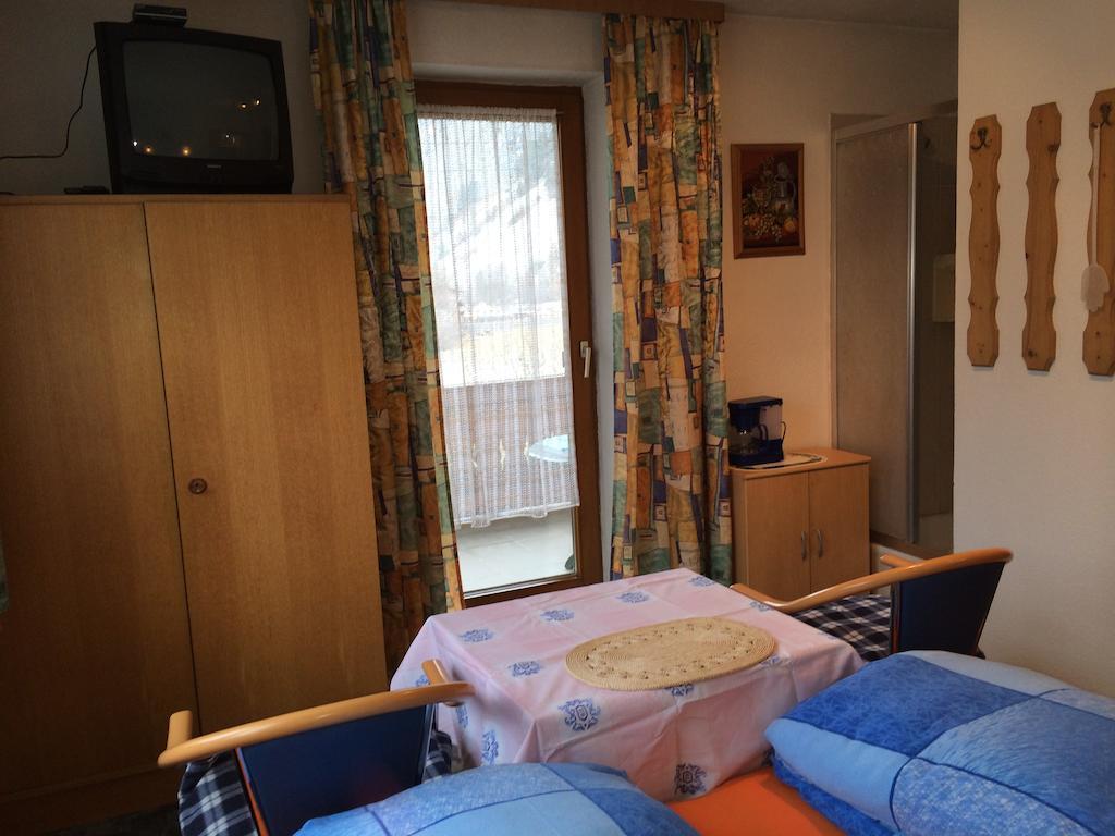 Haus Scholl Bed and Breakfast Nassereith Værelse billede